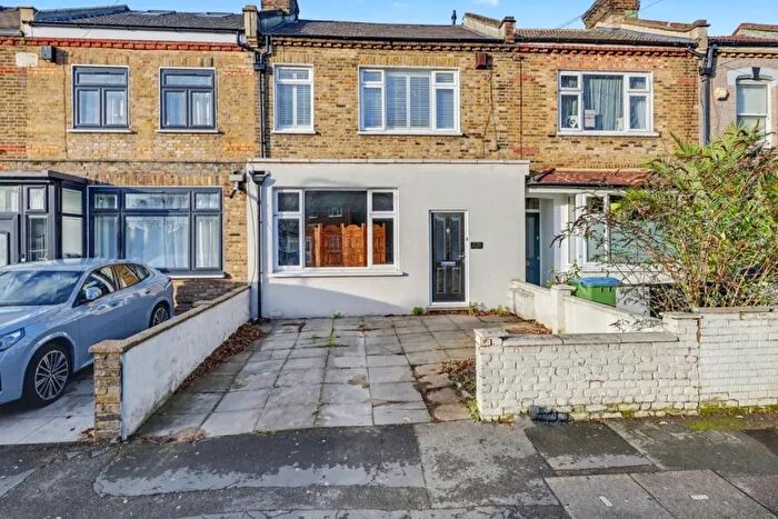 2 Bedroom Flat For Sale In Borthwick Road, London, E15