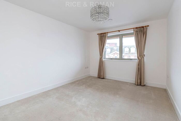 2 Bedroom Flat For Sale In Meadows House, Walton On Thames, KT12
