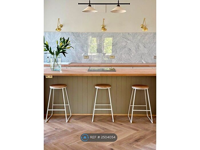 2 Bedroom Flat To Rent In Sherwood Court, Eastbourne, BN21