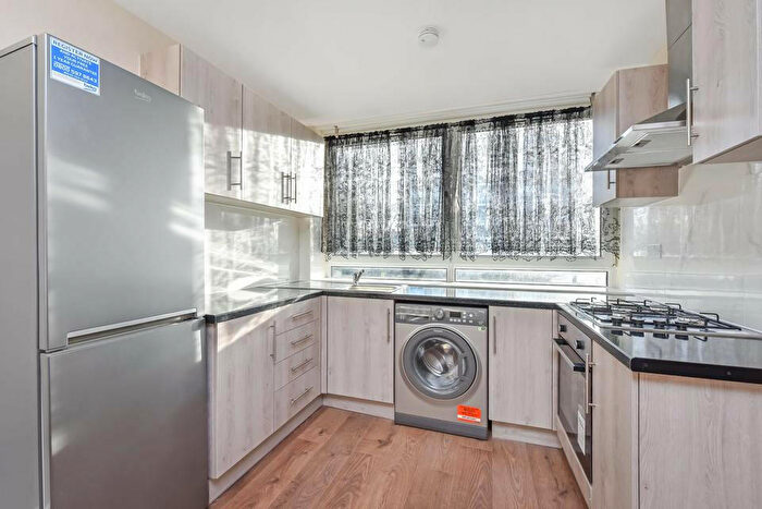 4 Bedroom Flat To Rent In Wicksteed House, County Street, London, SE1