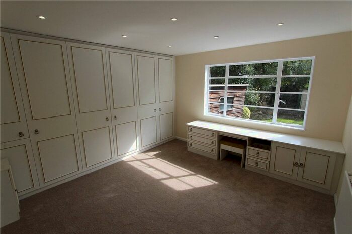 2 Bedroom Maisonette To Rent In Ashbrook, Stonegrove, Edgware, HA8
