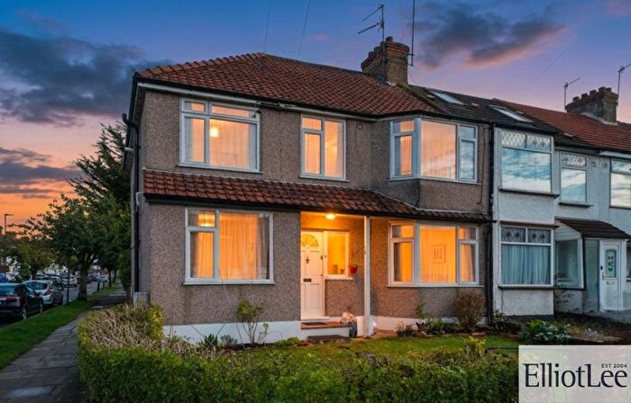 2 Bedroom Maisonette To Rent In Roxeth Green Avenue, Harrow, HA2