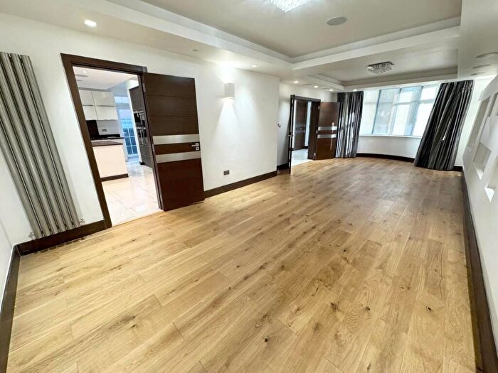 4 Bedroom Semi-Detached House To Rent In Hankins Lane, London, NW7