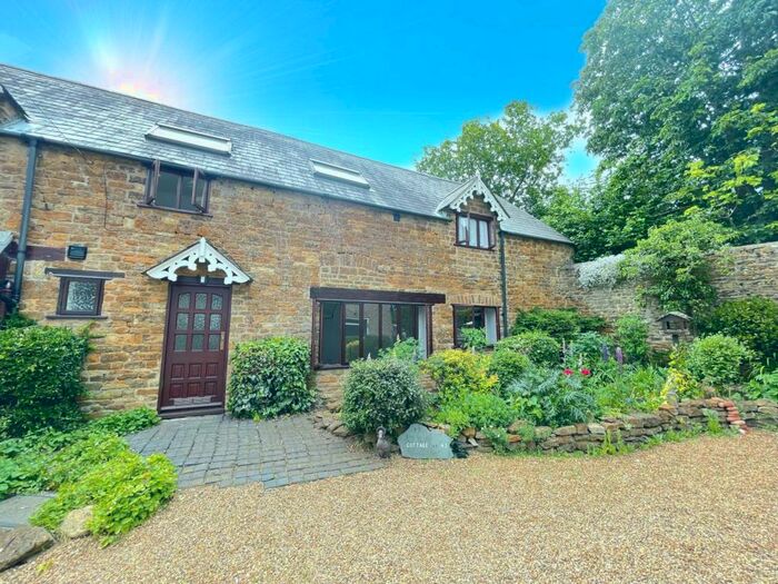 2 Bedroom Cottage To Rent In The Cottage, High Street, Middleton Cheney, OX17