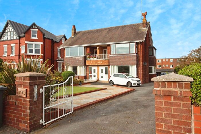 2 Bedroom Flat For Sale In Clifton Drive, Lytham St Annes, FY8