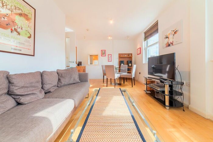 2 Bedroom Flat To Rent In Meeting House Lane, Peckham, London, SE15