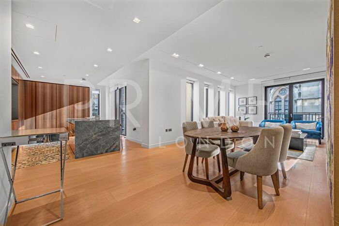 3 Bedroom Flat To Rent In Lincoln Square, Portugal Street, Strand, WC2A