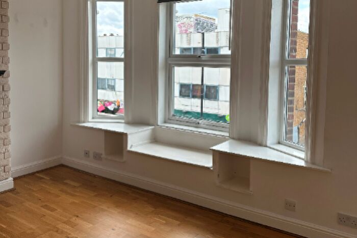 2 Bedroom Flat To Rent In Crown Terrace, Cricklewood Lane, London, NW2