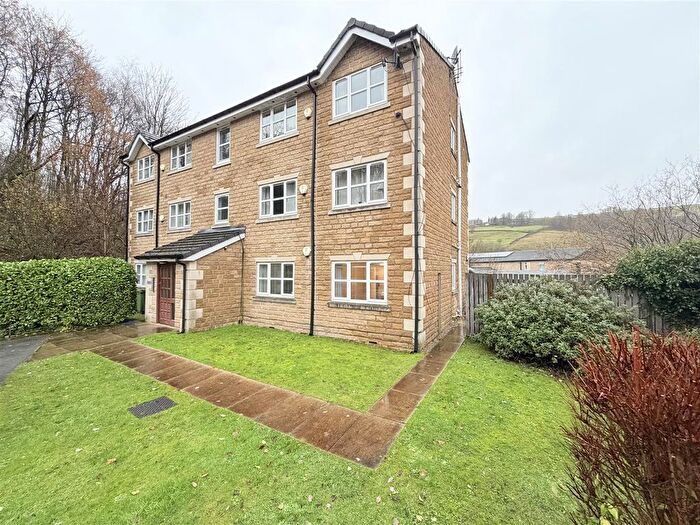 2 Bedroom Flat For Sale In Tame Valley Close, Mossley, OL5