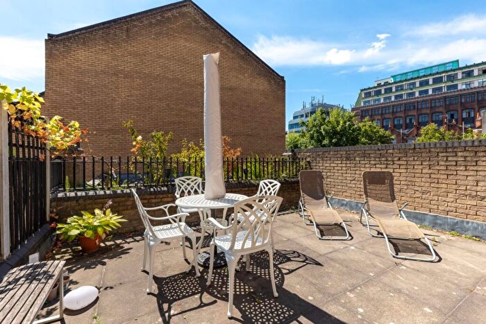2 Bedroom Maisonette To Rent In Hooper Street Aldgate, E1