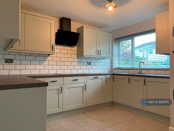 3 Bedroom End Of Terrace House To Rent In Bridgeacre Gardens, Coventry, CV3