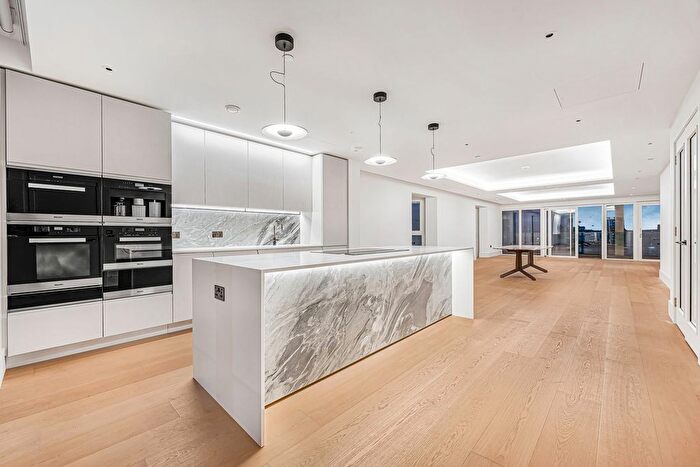 4 Bedroom Flat To Rent In Lincoln Apartments, Fountain Park Way, London, W12