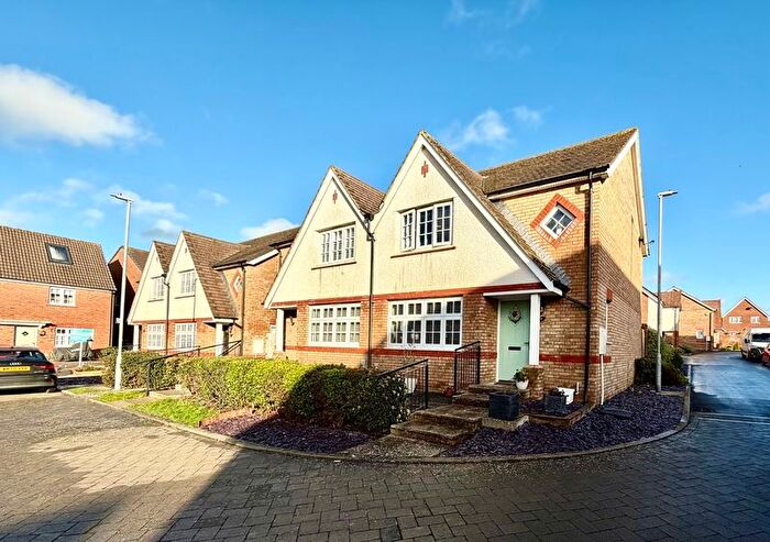 3 Bedroom Semi Detached House For Sale In York Road, Calne, SN11