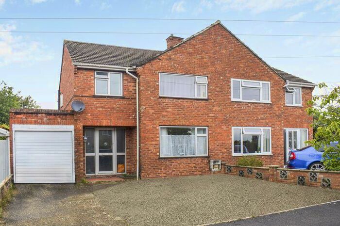 4 Bedroom Semi-Detached House To Rent In Fairfax Road, Kidlington, OX5