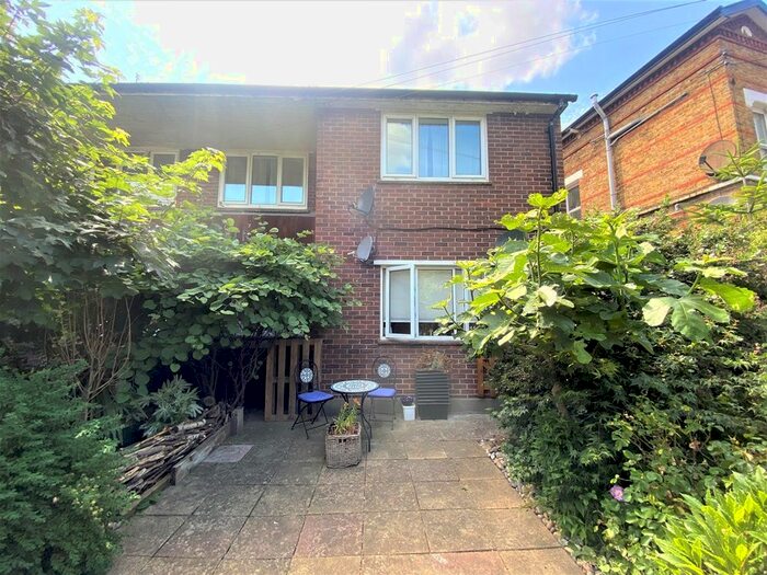 2 Bedroom Flat To Rent In Montem Road, Forest Hill, London, SE23