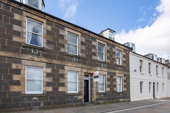 2 Bedroom Flat To Rent In Cowane Street, Stirling Town, Stirling, FK8