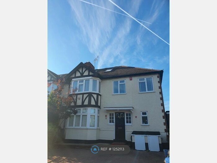 5 Bedroom Semi-Detached House To Rent In London, London N21