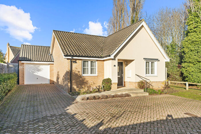 2 Bedroom Bungalow For Sale In Radcliffe Close, Flitch Green, Dunmow, Essex, CM6