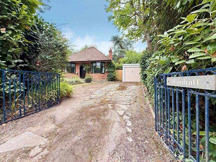 2 Bedroom Detached Bungalow To Rent In Brownwich Lane, Fareham, PO14