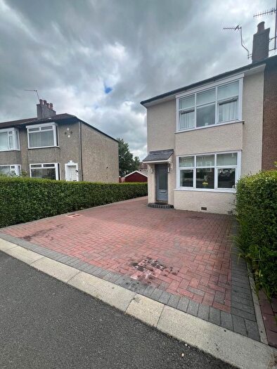 2 Bedroom End Of Terrace House To Rent In The Oval, Clarkston, Glasgow, G76