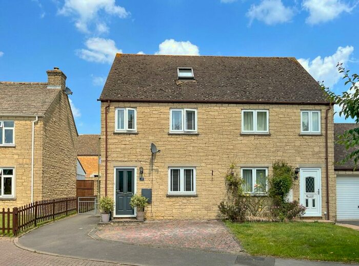 4 Bedroom Semi-Detached House To Rent In Rissington Drive, Witney, Oxfordshire, OX28