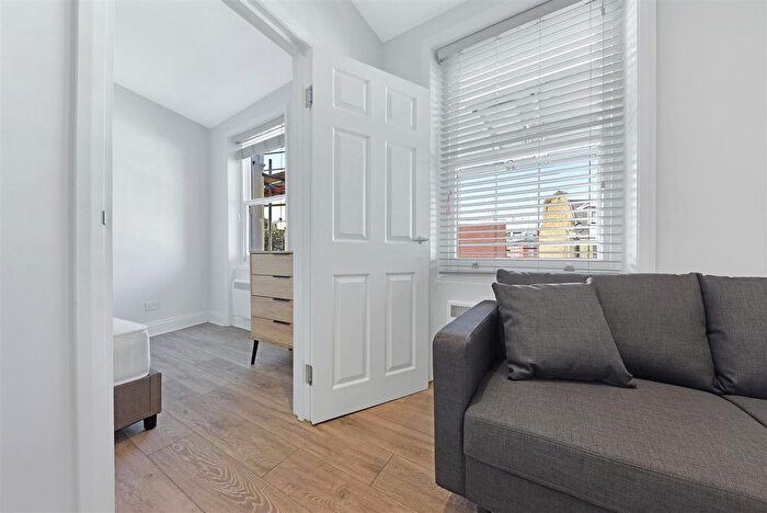 1 Bedroom Flat To Rent In Stanwick Road, West Kensington, W14