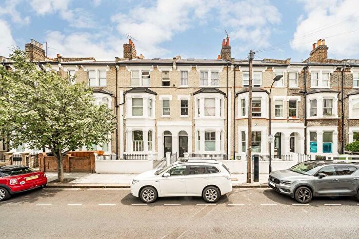 1 Bedroom Flat To Rent In Davisville Road, London, W12