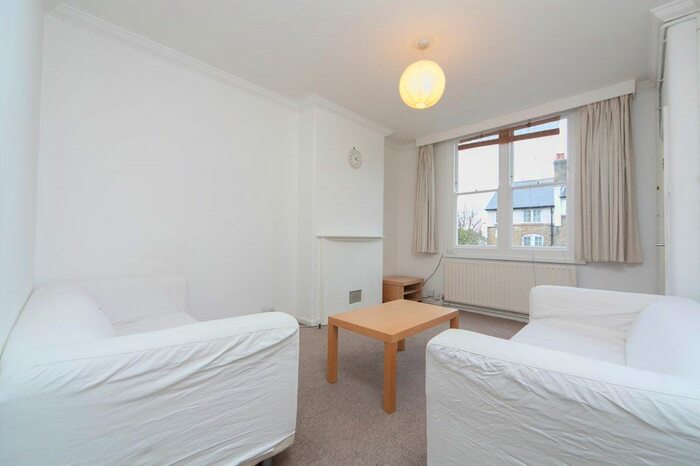 2 Bedroom Town House To Rent In Blakenham Road, London SW17