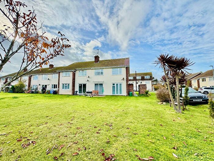 2 Bedroom Flat For Sale In Woodford Court, Birchington, CT7