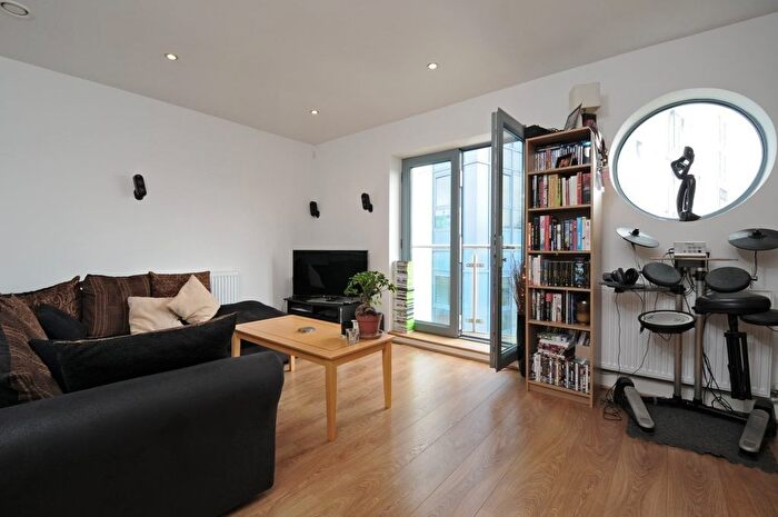 1 Bedroom Flat To Rent In St James Grove, Battersea, London, SW11