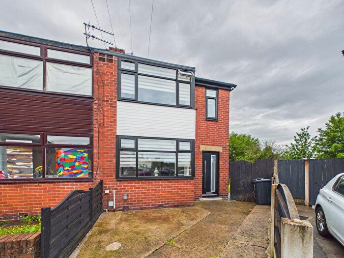 3 Bedroom Semi Detached House For Sale In Welbeck Avenue, Chadderton, Oldham, OL9