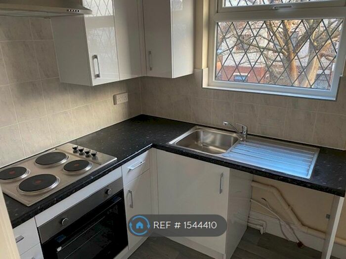 1 Bedroom Flat To Rent In Wellmead Close, Manchester, M8