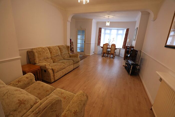 3 Bedroom Terraced House To Rent In Kensington Road, Romford, RM7