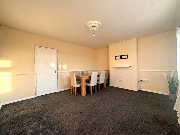 2 Bedroom Flat To Rent In Hatfield Close, Ilford, IG6