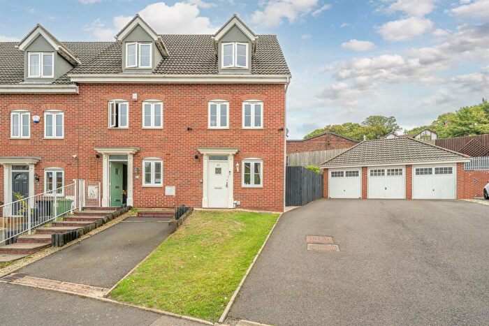 4 Bedroom Town House For Sale In The Breeze, Brierley Hill, DY5