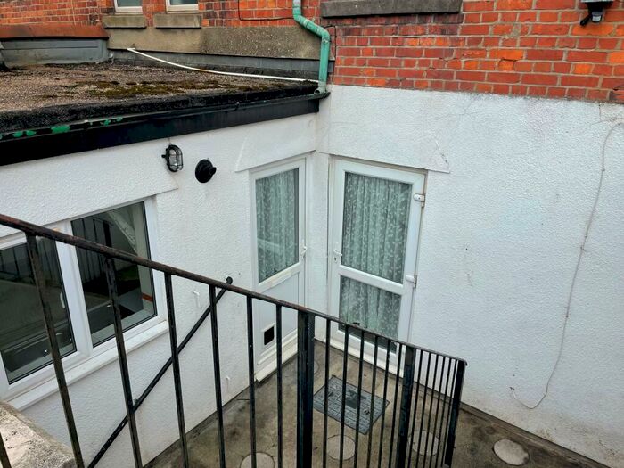 2 Bedroom Flat To Rent In Dawlish Flat, EX7