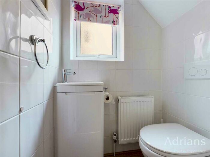 3 Bedroom SemiDetached House For Sale In Sixth Avenue, Chelmsford, CM1