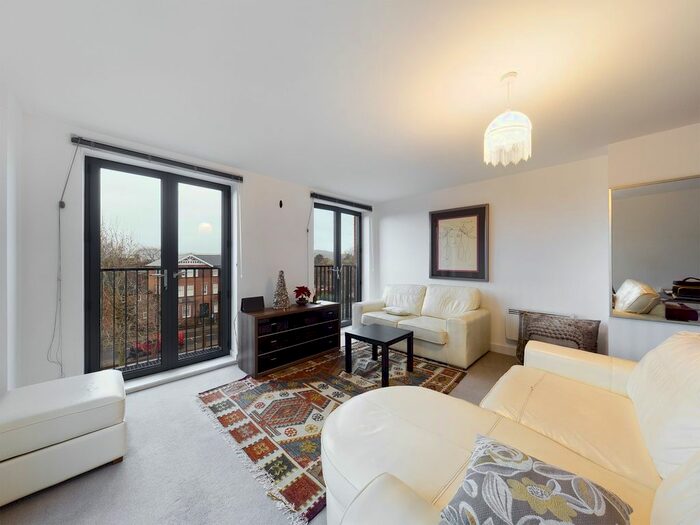 2 Bedroom Flat To Rent In Friars Orchard, Gloucester, GL1