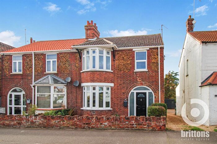 3 Bedroom Semi Detached House For Sale In Wootton Road, King's Lynn, PE30