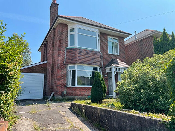 3 Bedroom Detached House To Rent In Kinson Road, Bournemouth, Dorset, BH10