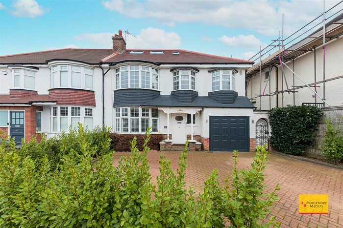 5 Bedroom Property To Rent In Hoodcote Gardens, London, N21
