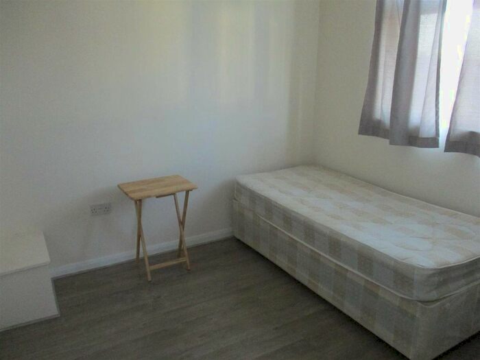 Studio To Rent In South Road, Southall, UB1
