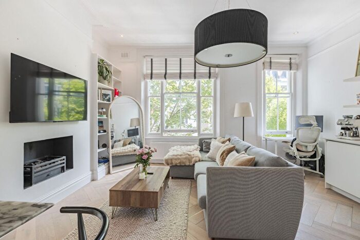 1 Bedroom Flat For Sale In Kempsford Gardens, SW5