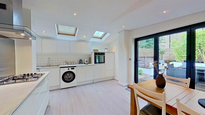3 Bedroom Property To Rent In Comyn Road, London, SW11
