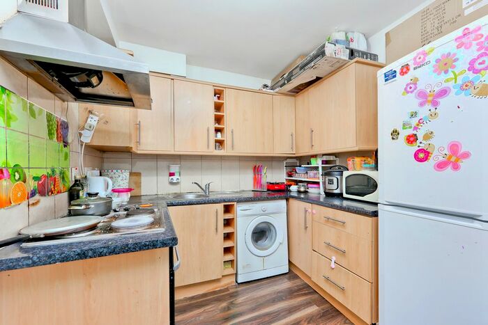 2 Bedroom Flat To Rent In High Street, Hounslow, TW3