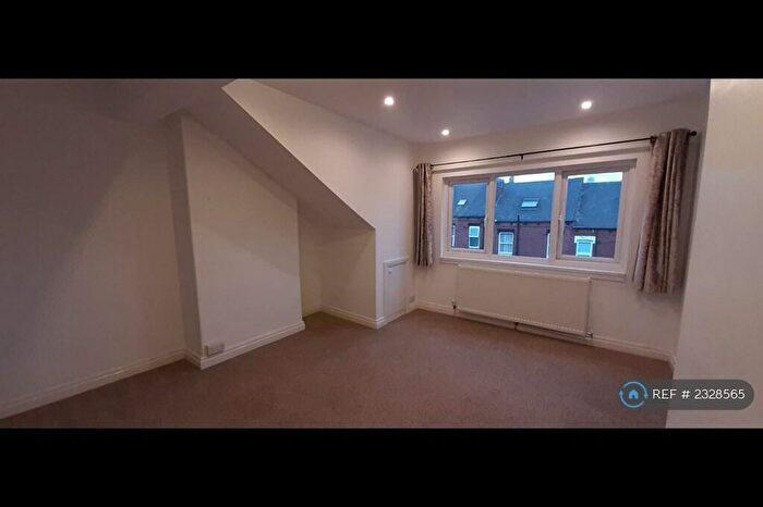 2 Bedroom Terraced House To Rent In Lumley Mount, Leeds, LS4