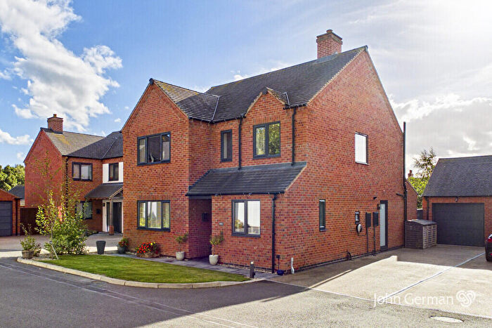 4 Bedroom Detached House For Sale In Old Farm Gardens, Moira, DE12