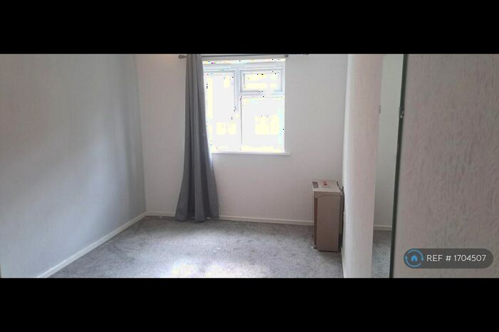 1 Bedroom Flat To Rent In Crick Road, Stoke-On-Trent, ST1
