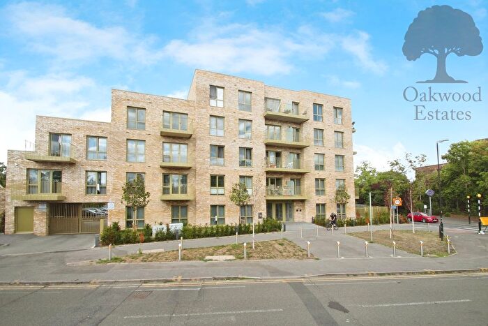 2 Bedroom Flat To Rent In Station Road, Langley, SL3