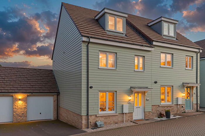 3 Bedroom Town House For Sale In Mill View, Ridgeway Farm, Purton, SN5